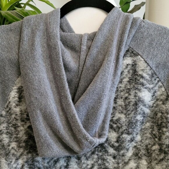Calvin Klein Hooded Sweater Raglan Sleeve Comfort Casual Gray & White Sz Lg - Picture 8 of 8